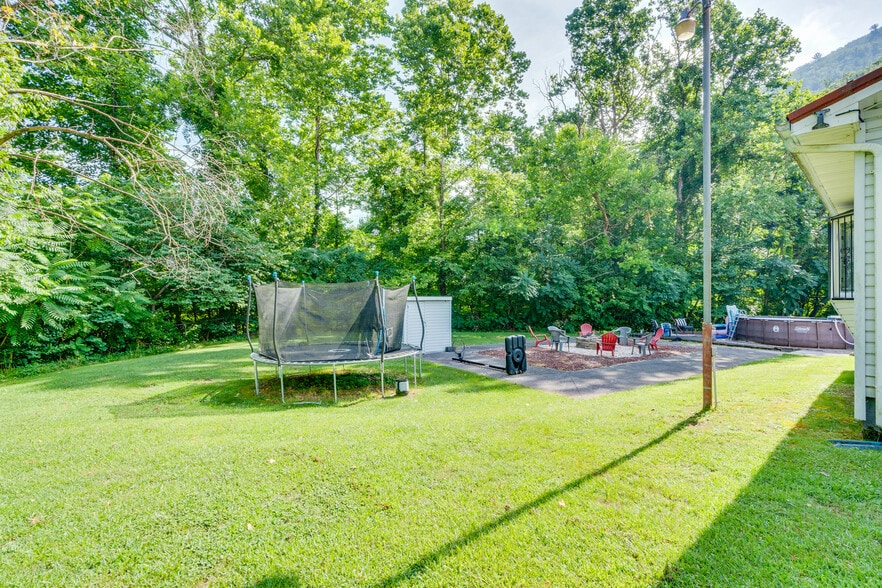 More Photos Of 5560 Highway 19 E, Hampton Manufacturing For Sale