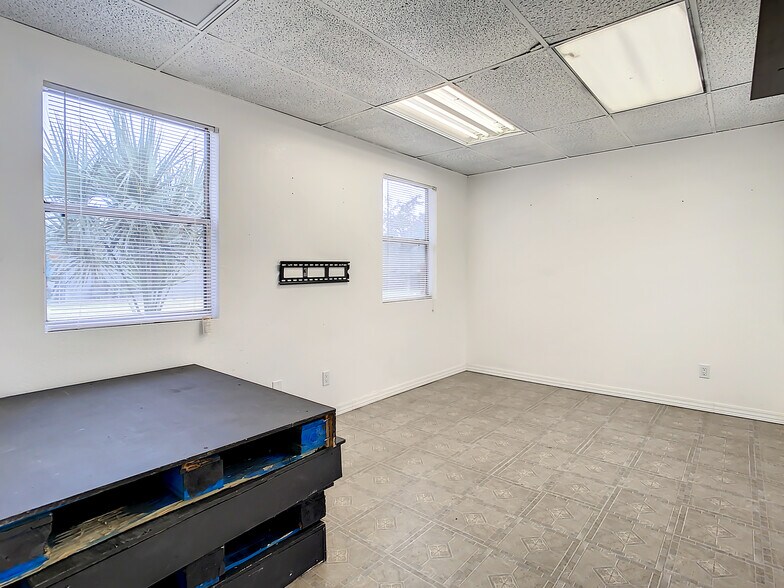 More Photos Of 315 Magnolia Ave, Auburndale Office Residential For Lease