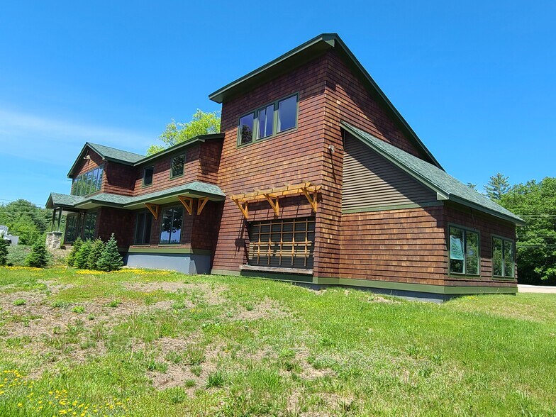 More Photos Of 12 Southmayd St, Campton Freestanding For Sale
