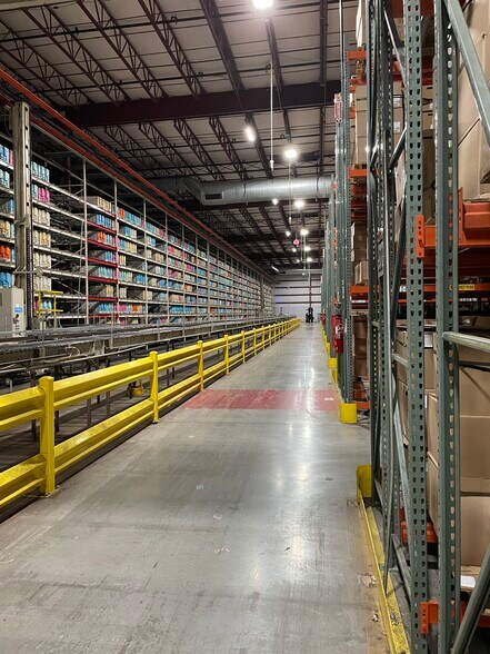 More Photos Of 248 Tupperware Rd, Hemingway Manufacturing For Sale