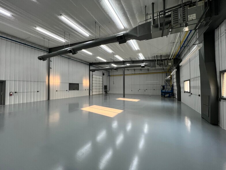 More Photos Of 4321 W 29th Cir S, Wichita Warehouse For Lease