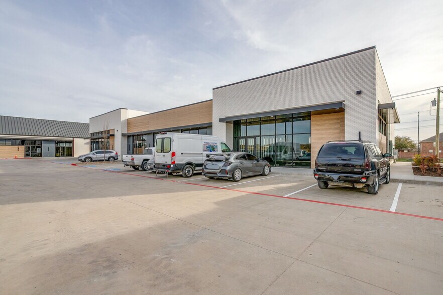 More Photos Of 9555 Harmon Rd, Fort Worth General Retail For Sale