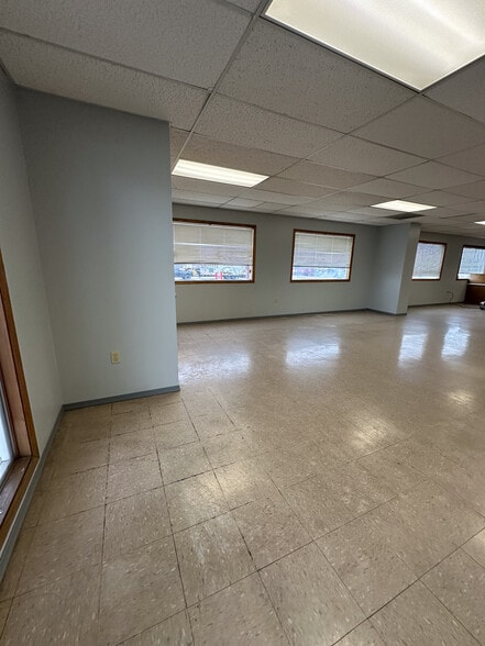 More Photos Of 721 N 2nd St, Rogers General Retail For Lease