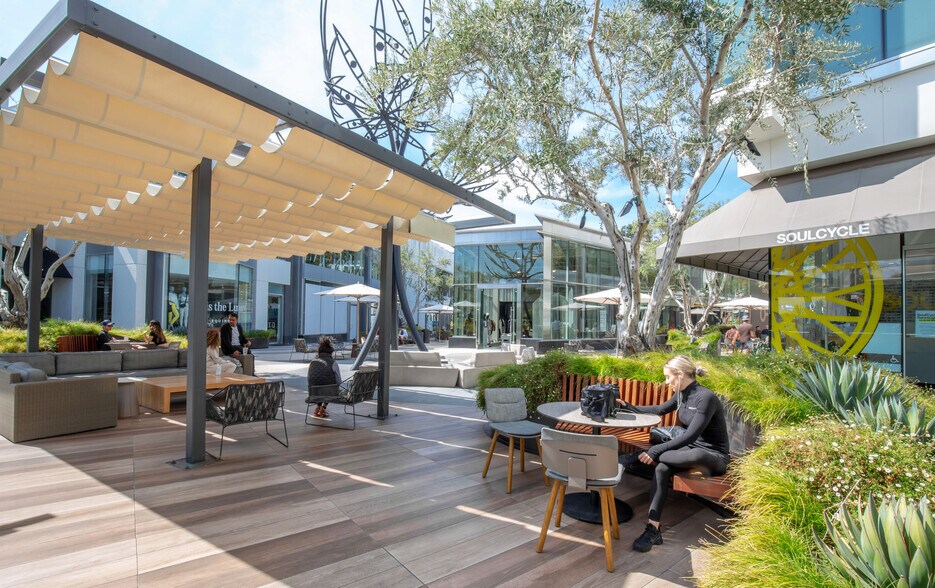 More Photos Of 8590 W Sunset Blvd, West Hollywood Unknown For Lease