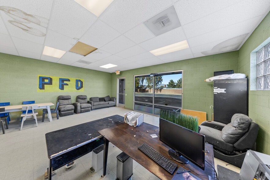 More Photos Of 2781 N Lamb Blvd, Las Vegas Distribution For Lease