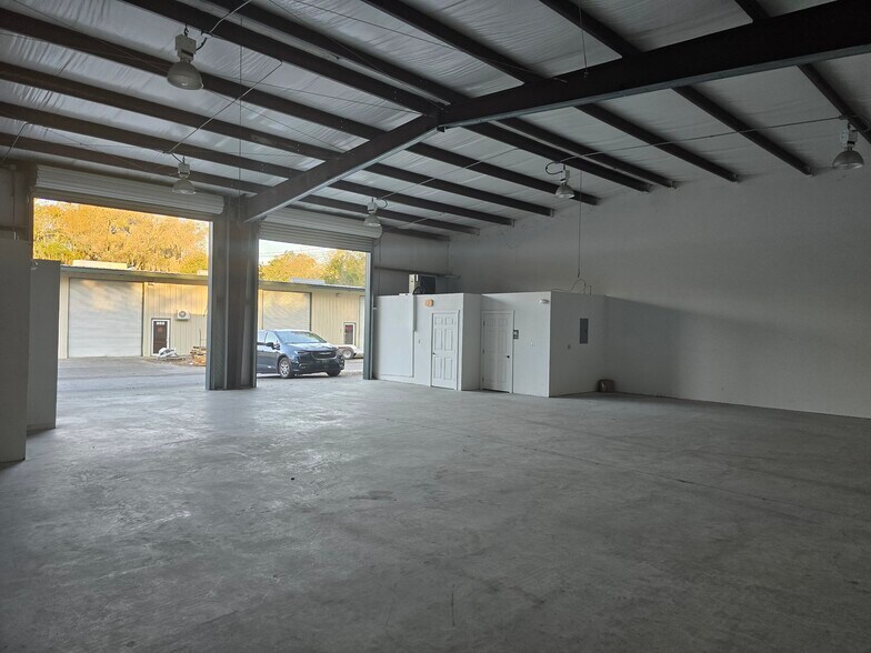 More Photos Of 1155 NE 17th Rd, Ocala Warehouse For Lease
