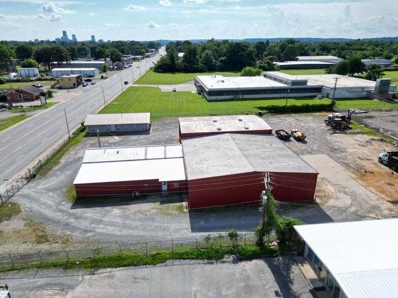 More Photos Of 3419 E Broadway Ave, North Little Rock Service For Lease