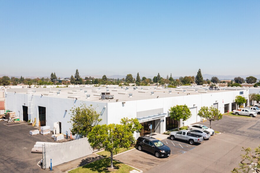More Photos Of 1341-1343 N Blue Gum St, Anaheim Manufacturing For Lease