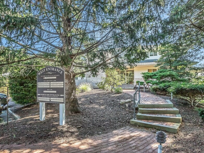 More Photos Of 353 Veterans Memorial Hwy, Commack Medical For Lease