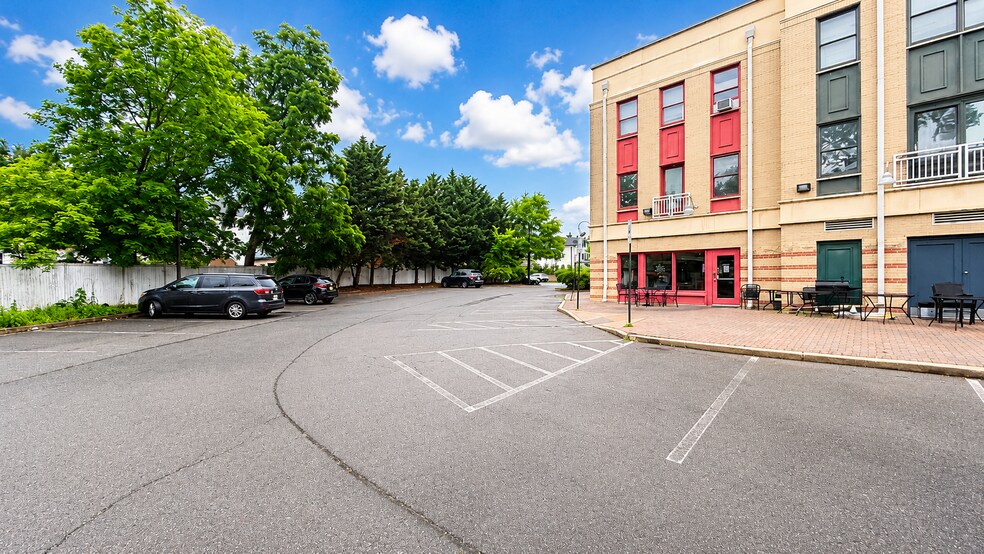 More Photos Of 2300 N Pershing Dr, Arlington Medical For Sale
