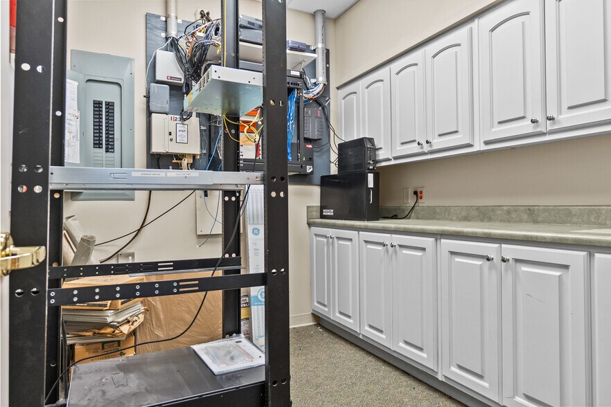 More Photos Of 239 Cedric St, Leesburg Office For Sale