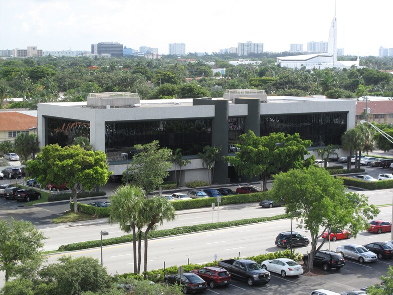 More Photos Of 2021 E Commercial Blvd, Fort Lauderdale Medical For Lease