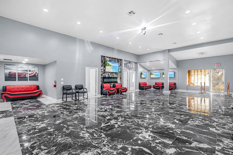 More Photos Of 3327 Railroad St, Fort Myers Warehouse For Sale