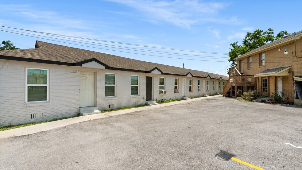 More Photos Of 8221 Brumblay St, Houston Multifamily For Sale