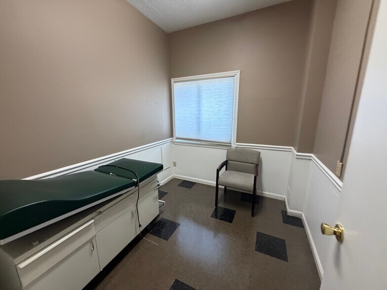 More Photos Of 319 Cathedral Manor, Bardstown Office Residential For Lease