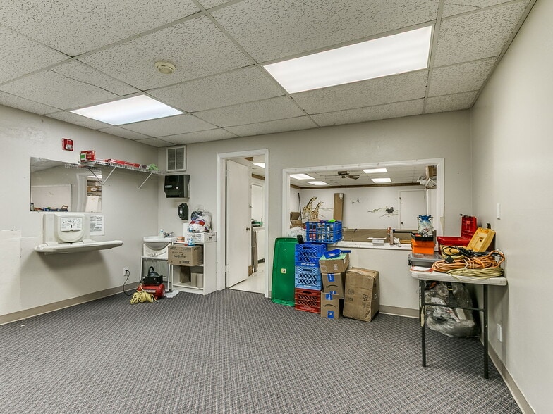 More Photos Of 809 SW 4th St, Moore Religious Facility For Sale