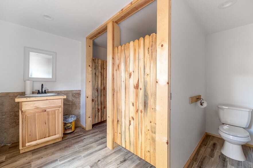 More Photos Of 2 County Road 2141 rd, Alpine Hotel For Sale