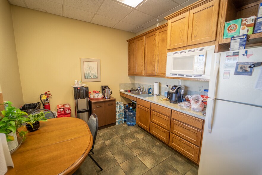 More Photos Of 5103 E Airline Rd, Victoria Office For Lease
