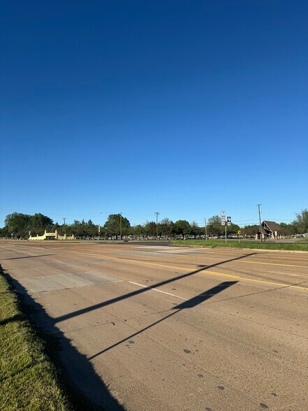 More Photos Of 2190 S Church St, Paris Warehouse For Sale