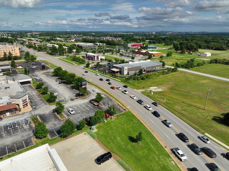 More Photos Of 3600 SE Guess Who Dr, Bentonville Storefront For Lease