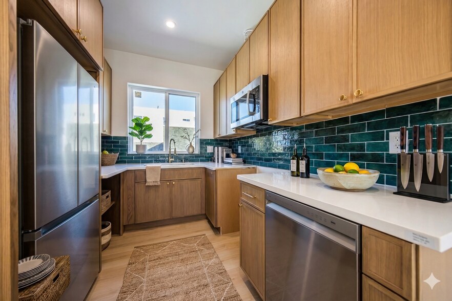 More Photos Of 2424 S West View St, Los Angeles Multifamily For Sale