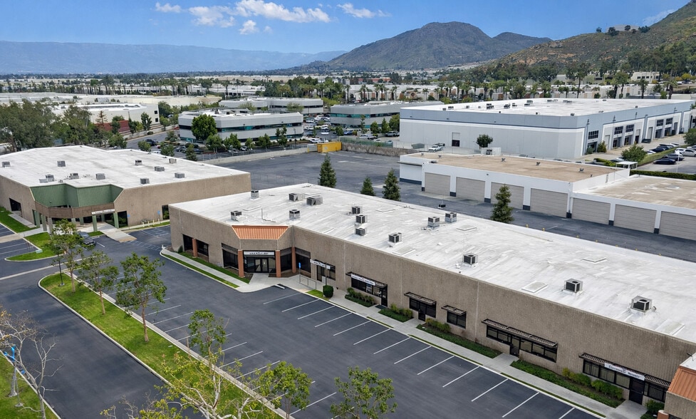 More Photos Of 1405 Spruce St, Riverside Light Distribution For Sale