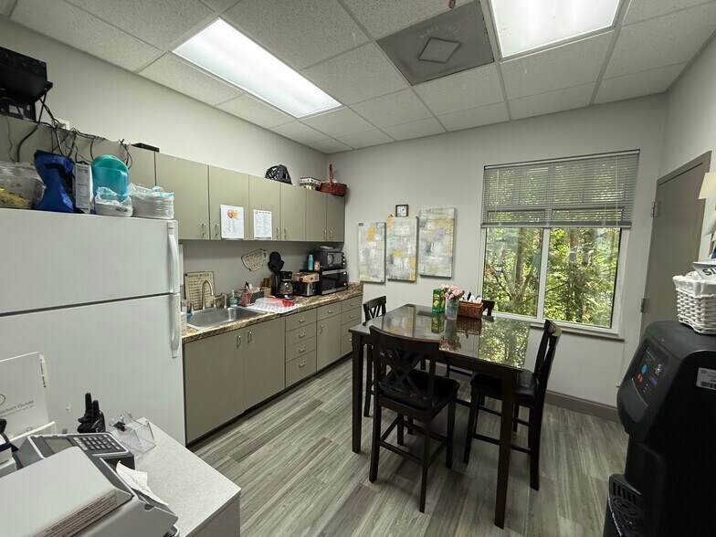 More Photos Of 201 Oakside Ln, Canton Medical For Sale