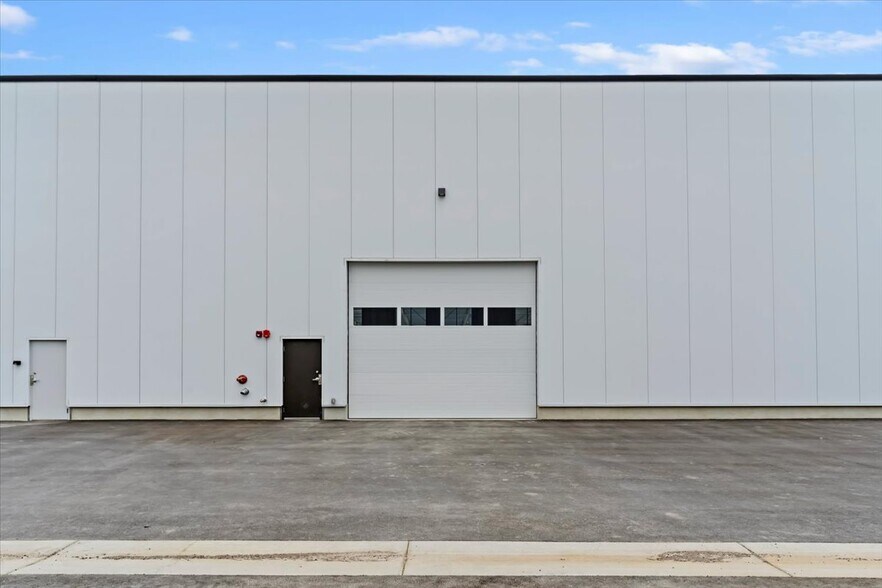 More Photos Of 1166 N 2000 W, Farr West Light Distribution For Lease