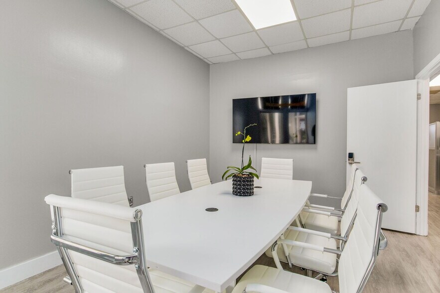 More Photos Of 913 Gulf Breeze Pky, Gulf Breeze Storefront Retail Office For Sale