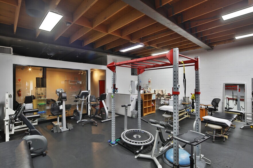 More Photos Of 1537 S La Cienega Blvd, Los Angeles Office For Sale