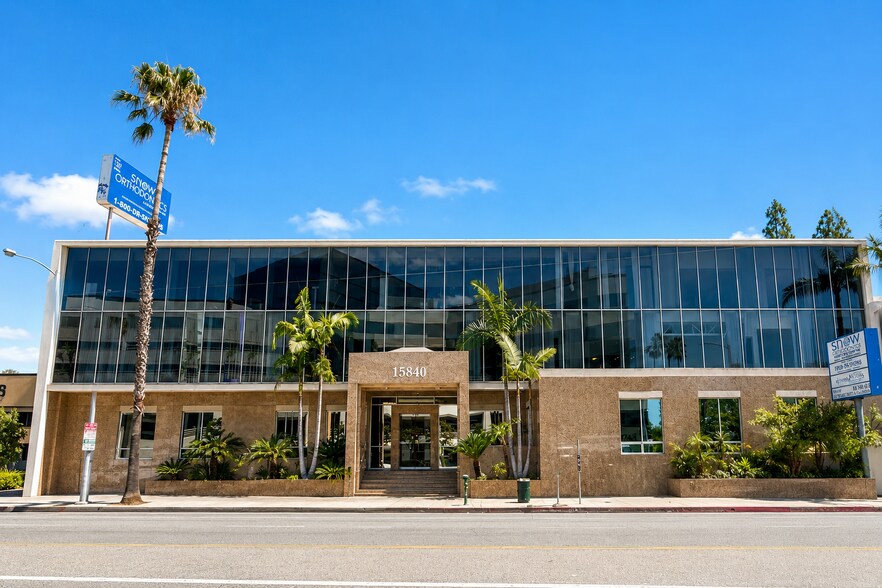 Primary Photo Of 15840 Ventura Blvd, Encino Office For Lease