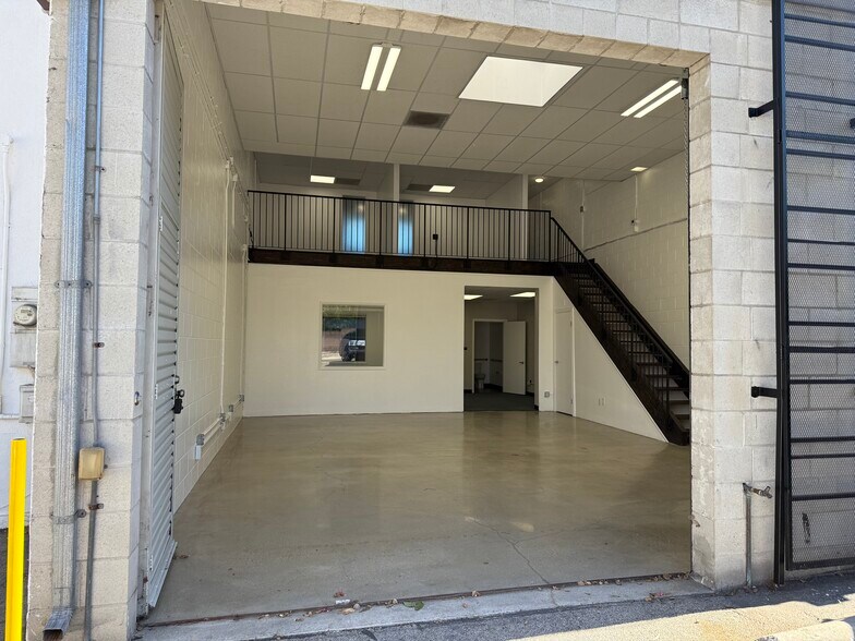 More Photos Of 2607 W Olive Ave, Burbank Office For Lease