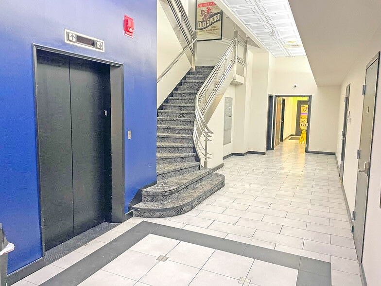 More Photos Of 175 E Main St, Lexington Office For Lease