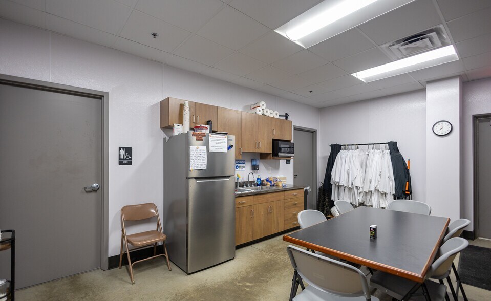 More Photos Of 1000 Colettas Way, Delphos Industrial For Sale