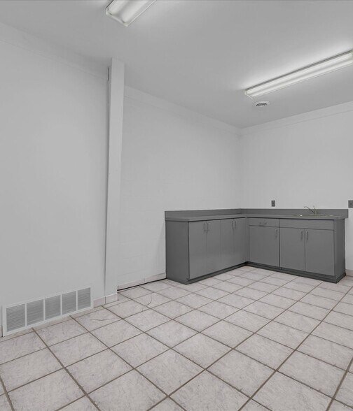 More Photos Of 12525 E 9 Mile Rd, Warren Warehouse For Sale