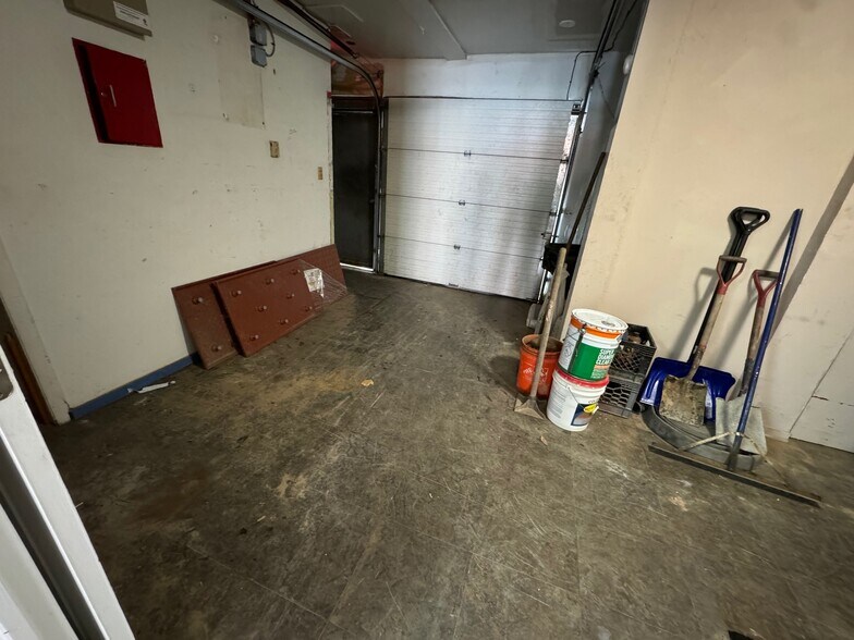 More Photos Of 1 Divinity St, Bristol Storefront Retail Residential For Lease