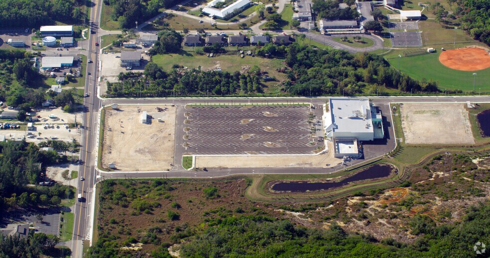 More Photos Of 5100-5120 Pine Island Rd NW, Bokeelia Supermarket For Sale