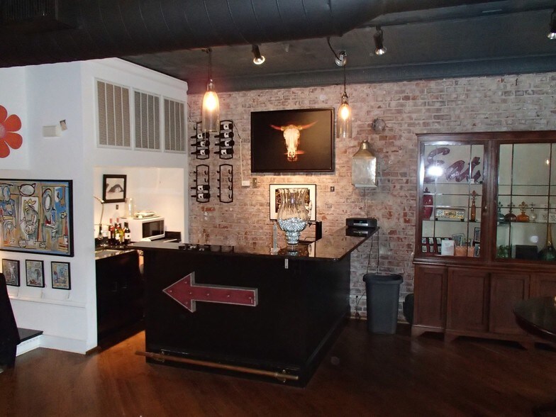 More Photos Of 512 E Main St, Spartanburg Storefront For Sale