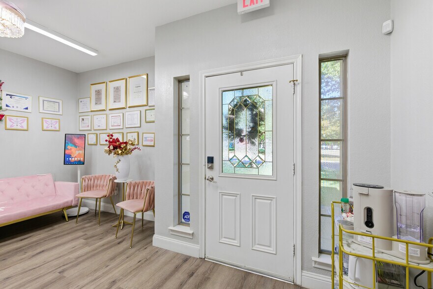 More Photos Of 901 W Wall St, Grapevine Medical For Lease