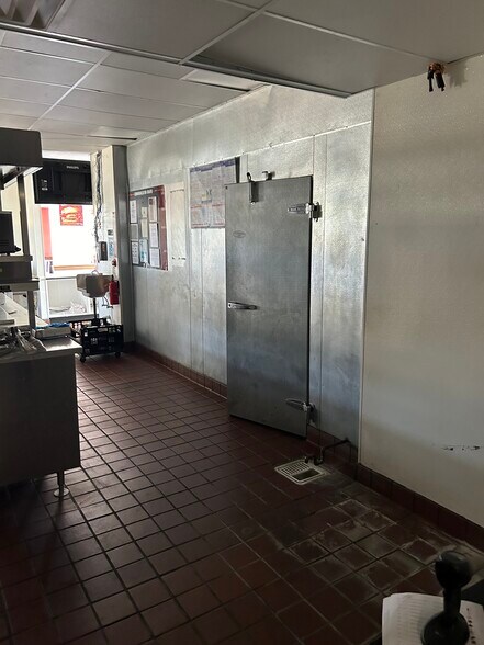 More Photos Of 300-310 S Riverside Ave, Rialto Fast Food For Lease