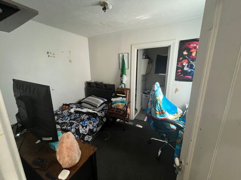 More Photos Of 16 Clinton St, Taunton Apartments For Sale