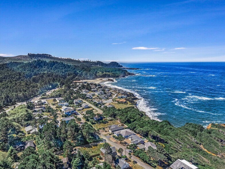 More Photos Of 3885 N Highway 101, Depoe Bay Freestanding For Sale