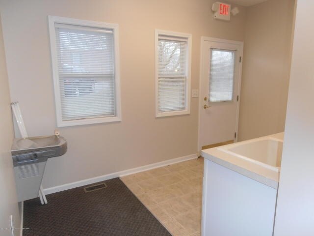 More Photos Of 839 S Cedar St, Mason Medical For Sale