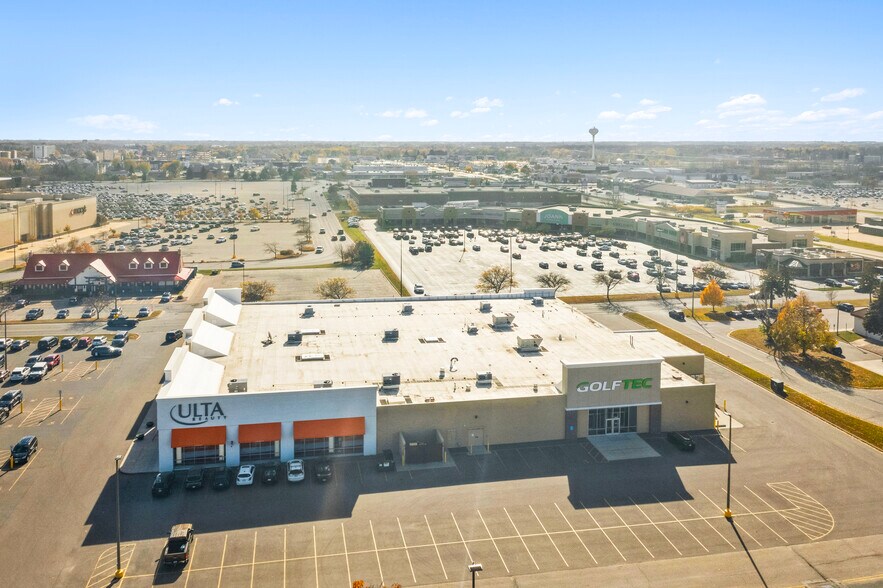 More Photos Of 4411 W Wisconsin Ave, Appleton Freestanding For Sale