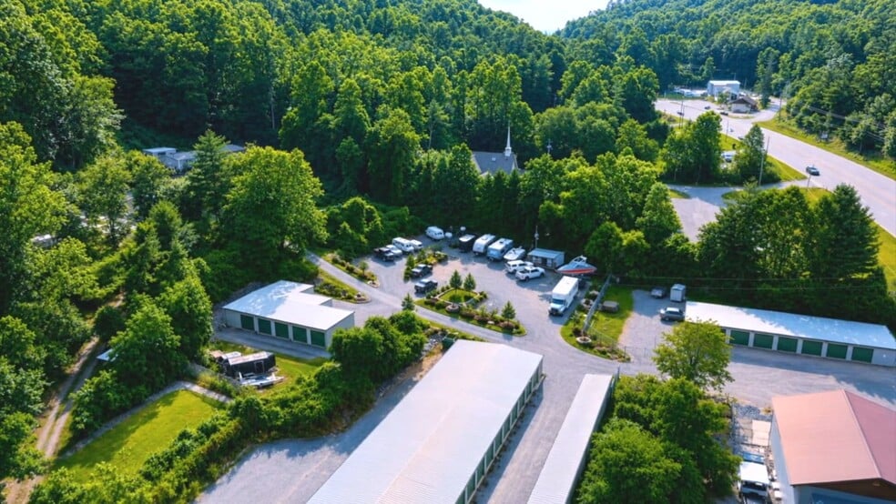 Primary Photo Of 14 Huntley Cir, Fairview Specialty For Sale