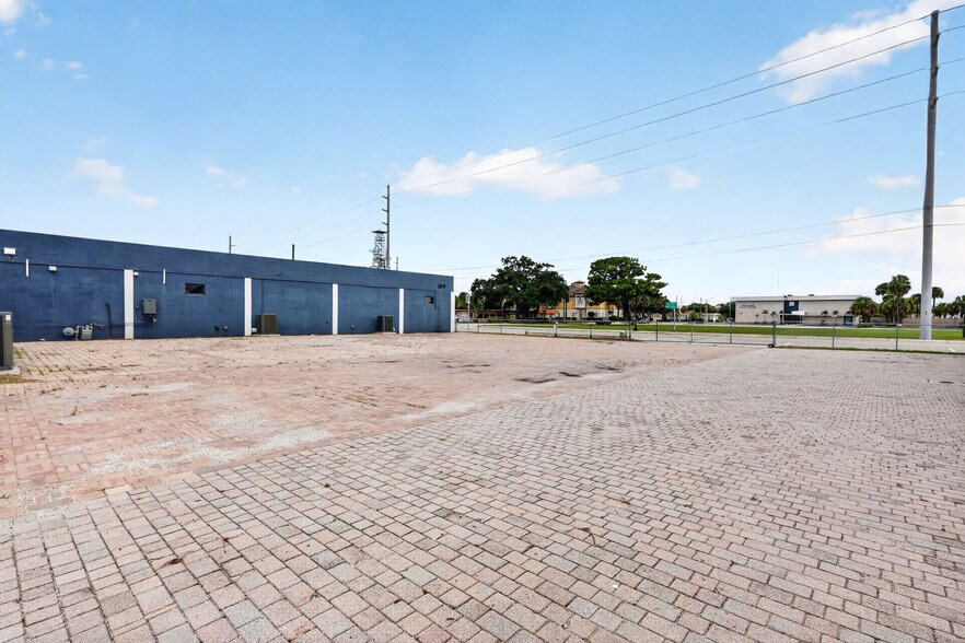 More Photos Of 519 Delaware Ave, Fort Pierce Warehouse For Sale