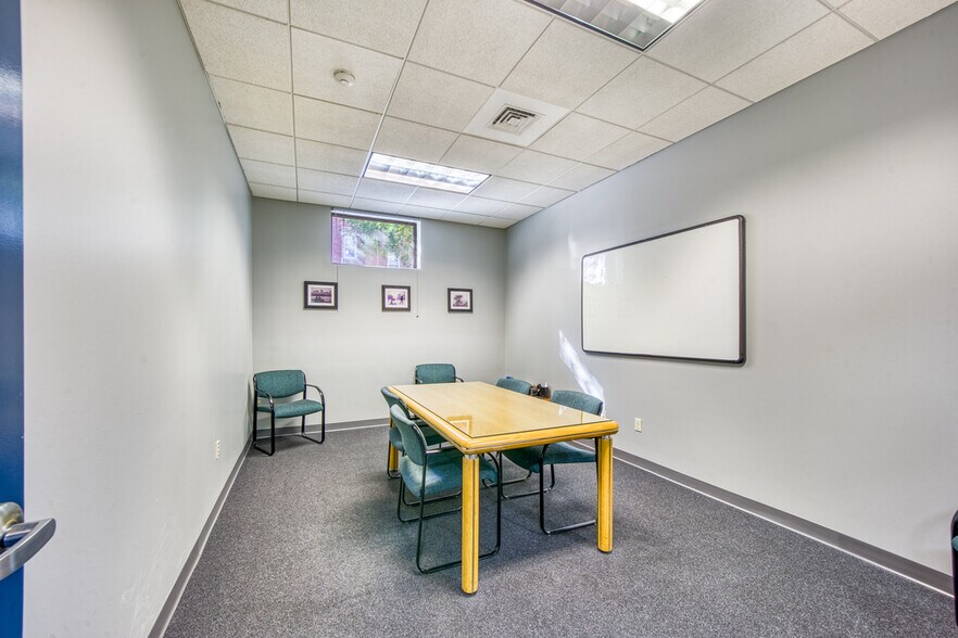 More Photos Of 99 Middle St, Manchester Office Residential For Sale