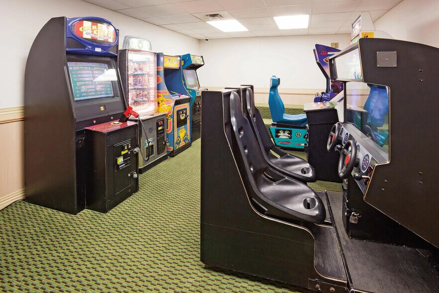 More Photos Of 5423 N Port Washington Rd, Glendale Hotel For Sale