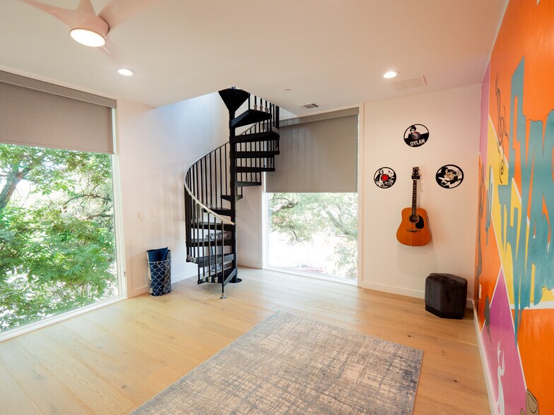 More Photos Of 2208 Lake Austin Blvd, Austin Office Residential For Sale