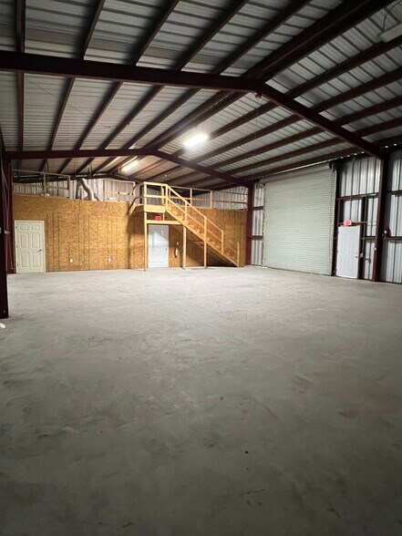 More Photos Of 11085 Eastex Fwy, Beaumont Warehouse For Lease